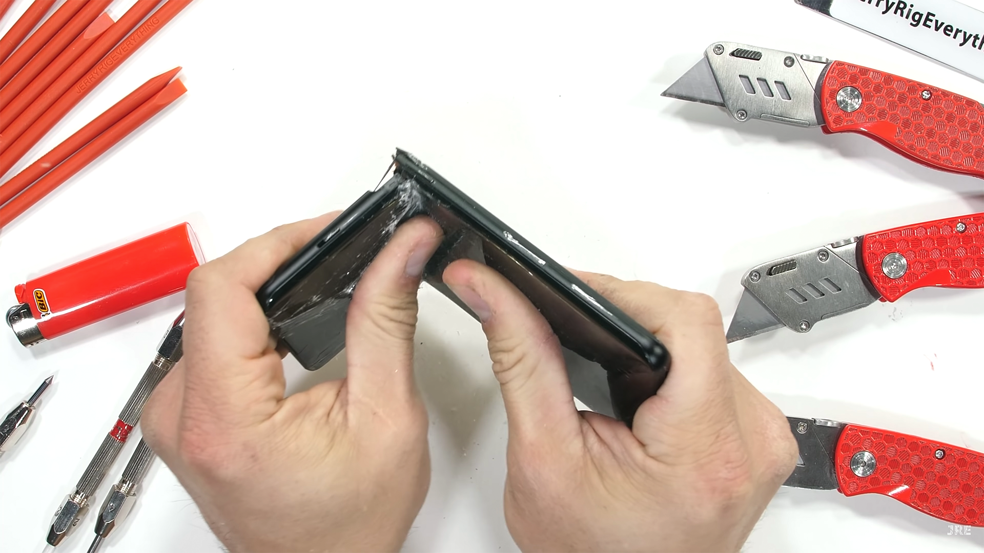OnePlus 10 Pro Fails the Bend Test, Snaps In Half – Review Geek