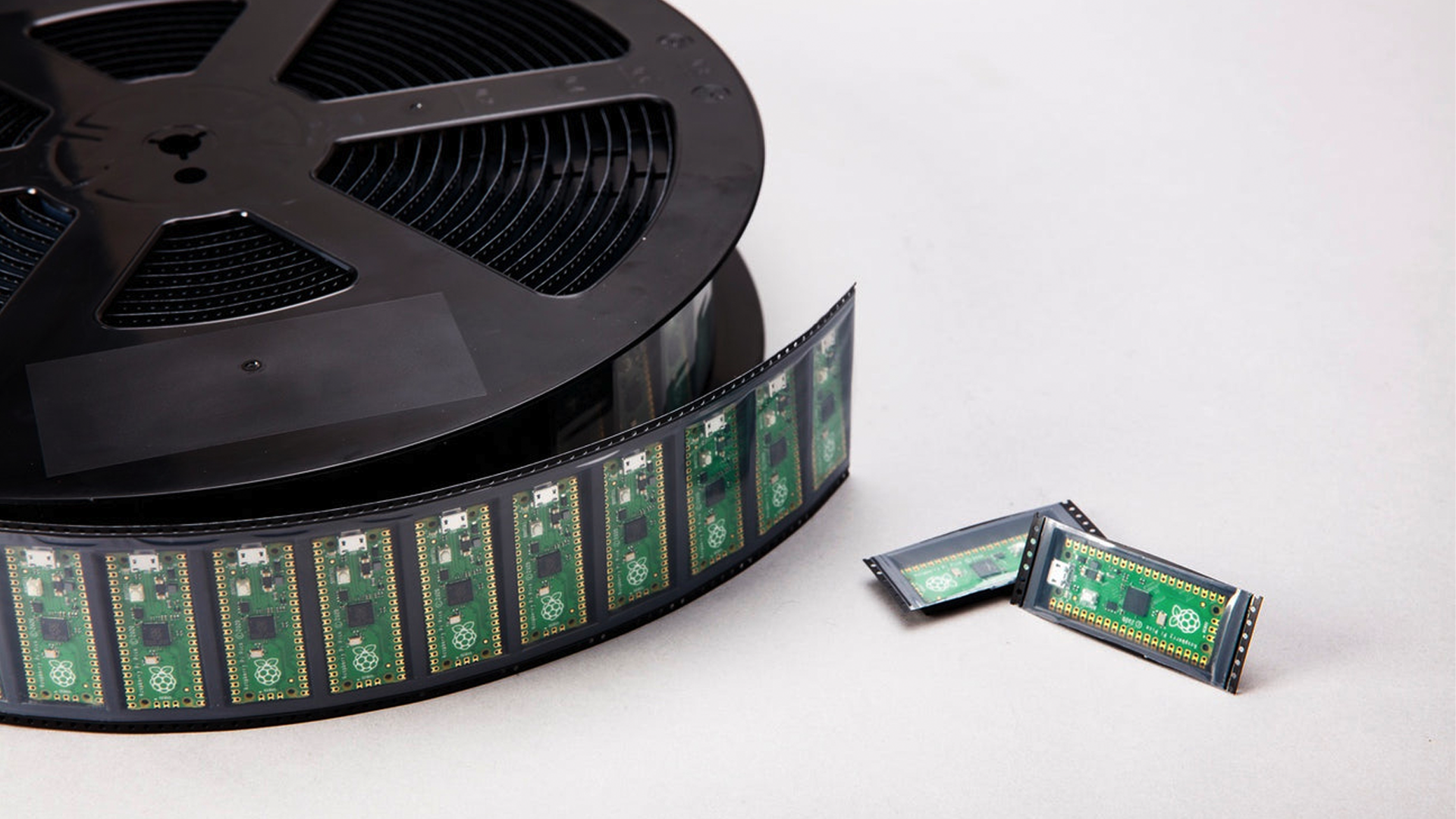 Why Buy 1 Raspberry Pi Pico When You Can Buy 480 On a Film Reel? – Review Geek