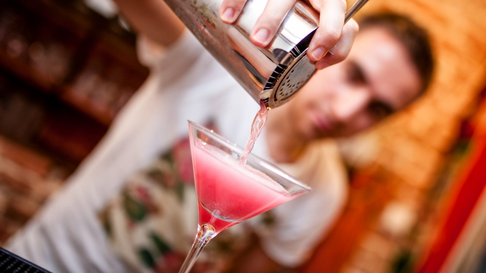 When to Shake or Stir Your Cocktail – LifeSavvy